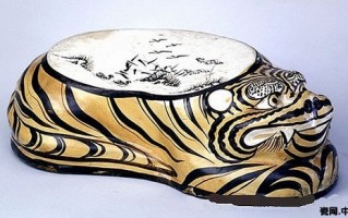 九虎科技 从故宫藏虎形瓷枕看古代“大猫”的内涵